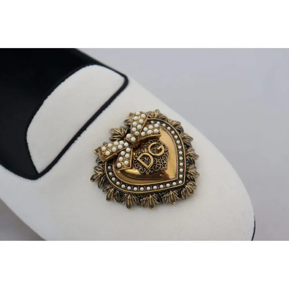 Dolce & Gabbana Elegant White Velvet Loafers with Gold Heart Detail - Picture 8 of 9